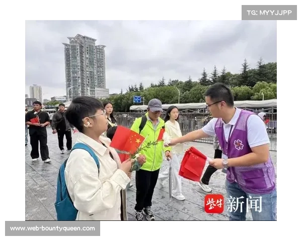 停电瞬间志愿者手机点亮领奖台合唱国歌展现坚韧与团结力量 停电瞬间志愿者手机点亮领奖台合唱国歌展现坚韧与团结力量