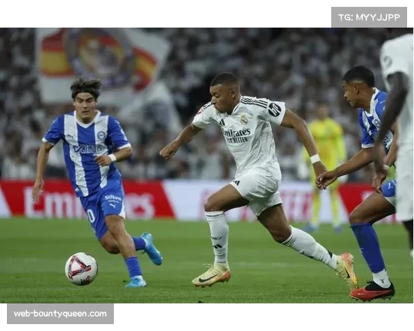 姆巴佩贵宾包厢观战皇马，庆祝进球展现团队精神