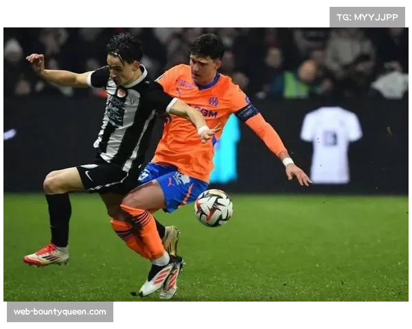 巴黎圣日耳曼对阵摩纳哥，马尔基尼奥斯与科瓦拉茨赫利亚进球逆转局势