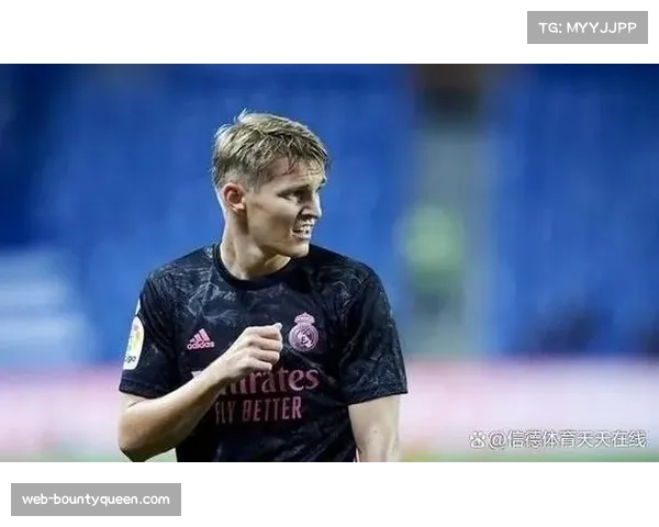 悲情一刻：萨卡赛后泪洒球场，厄德高上前安慰俱乐部兼国家队队友